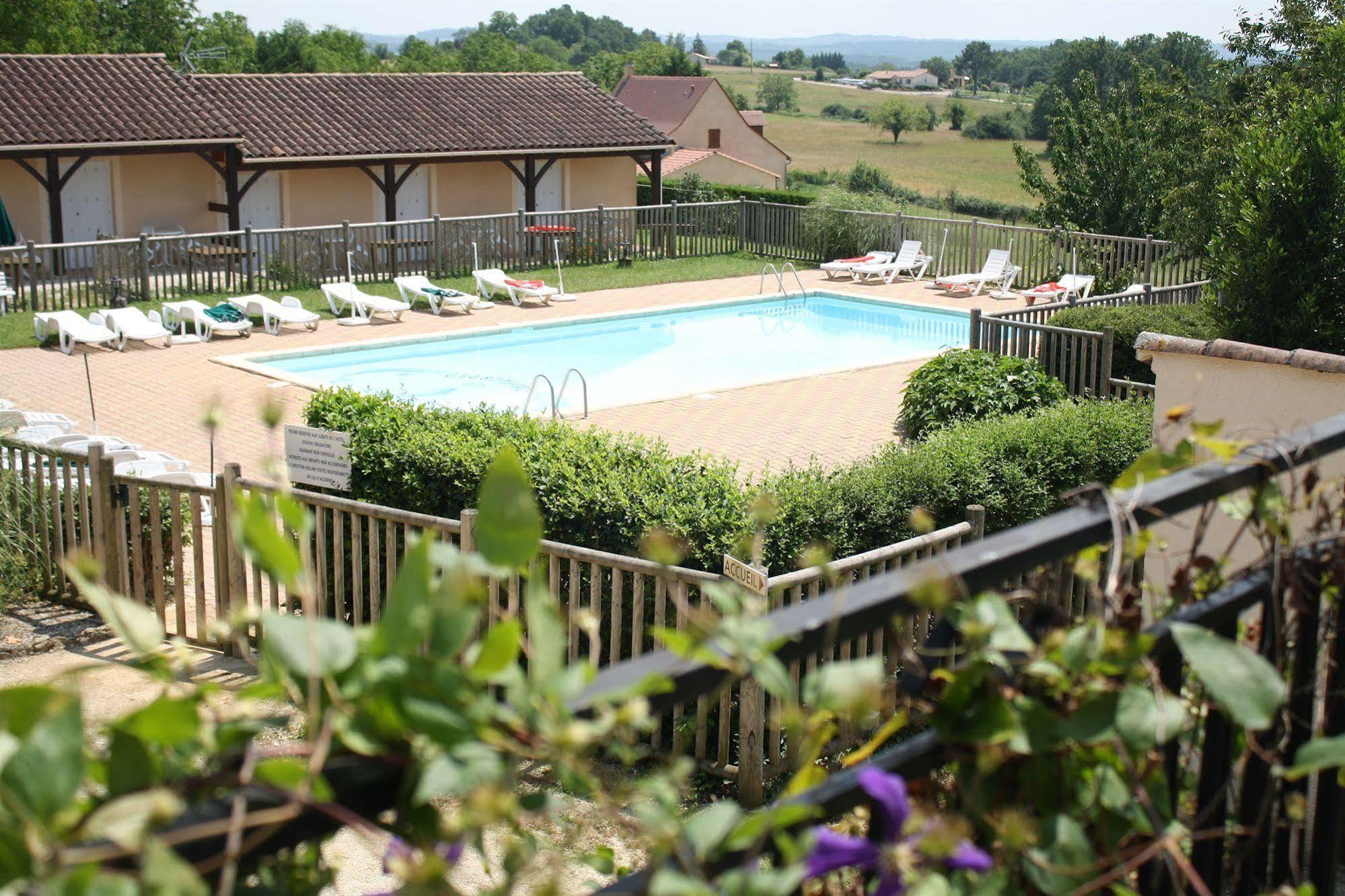 Hotel Chastrusse Nadaillac-de-Rouge Exterior foto